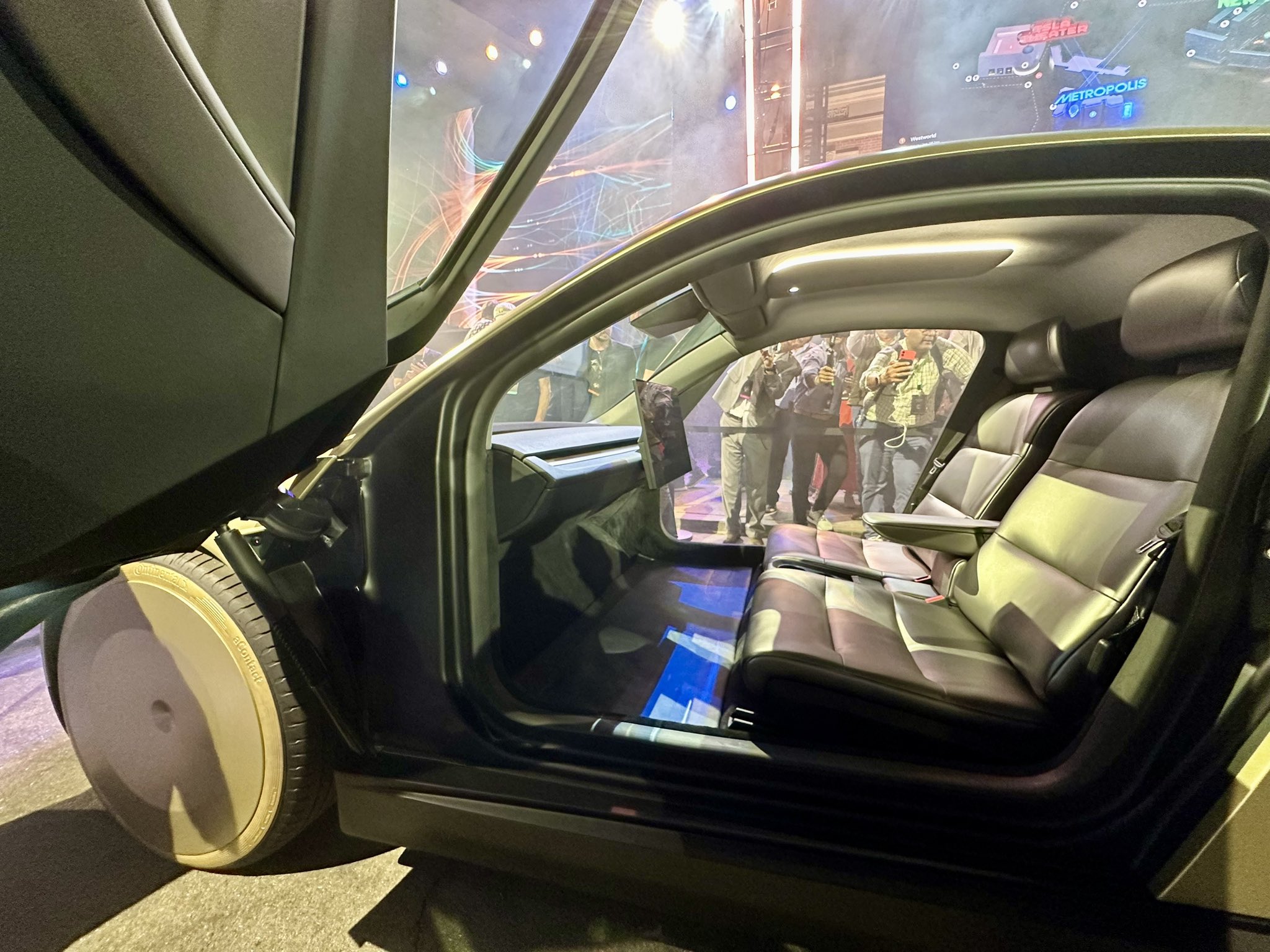 The New Tesla CyberCab Interior with a 20.5-inch center display